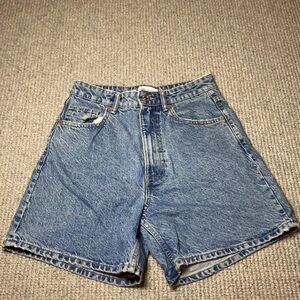 Zara mom blue denim jean shorts